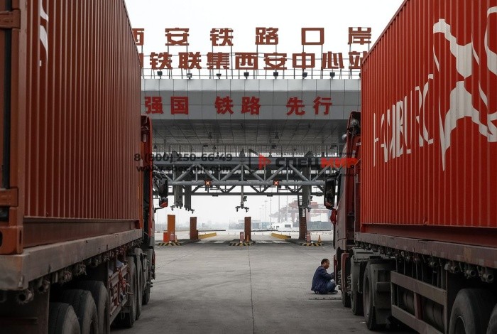 Объем перевалки контейнеров в Китае в июле заметно вырос на фоне снижения общего объема грузоперевозок.